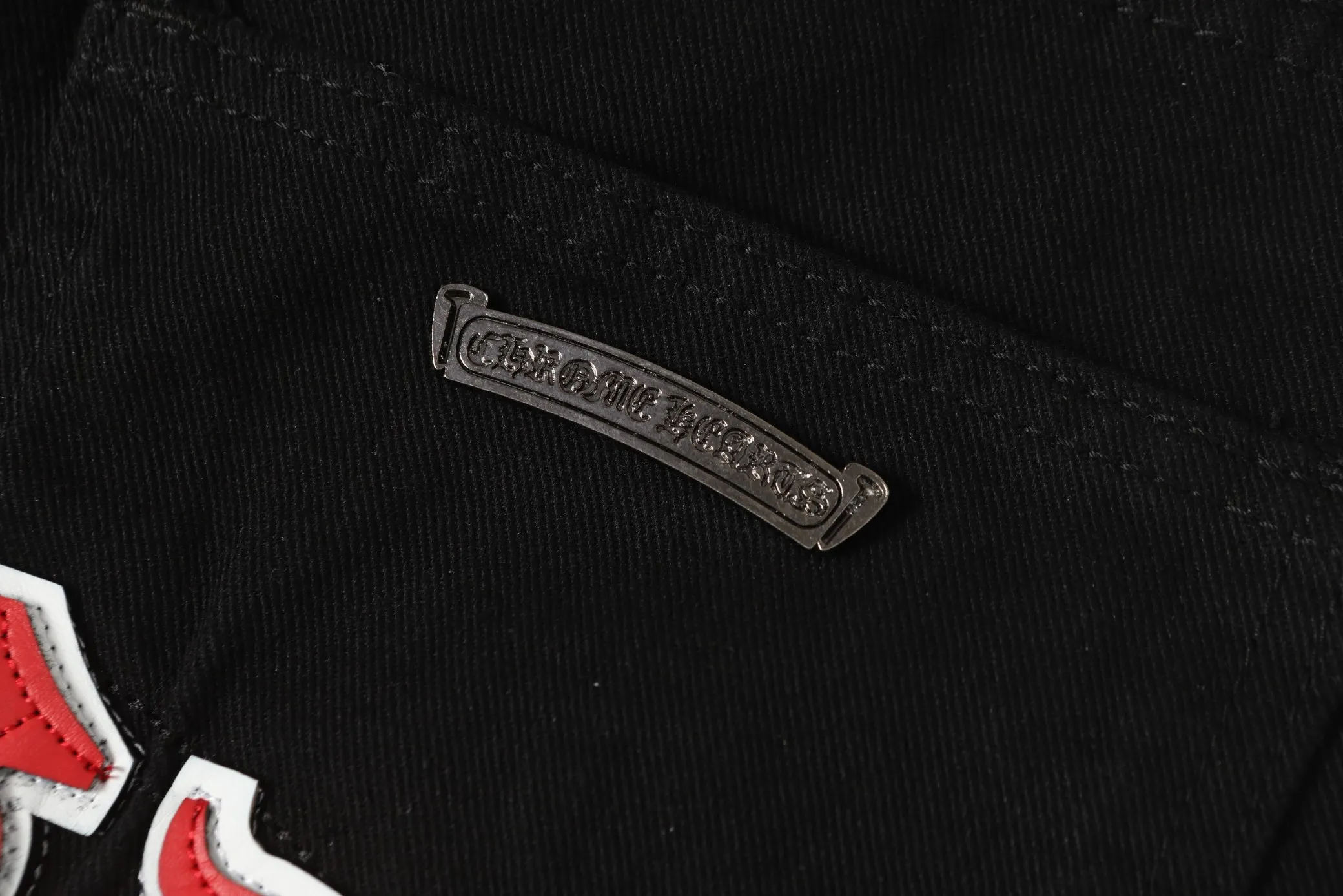 P280 -Chrome Hearts/Chrome Hearts 25ss classic colored leather cross washed color fabric unisex denim trousers -Vibe style straight stacked god-level version -Carbon fine bias denim color fabric -Old vintage complete set of hardware - Chrome Hearts high version uses high-ounce custom fabrics, fermentation washing and soft color fixation, soft and thick to wear. The details are all made by hand-polished craftsmanship. All-over jacquard fabrics. Unique design style. Create a full retro feel through multiple processes Niche unique non-contrasting shirt. Customized distressed spray-painted buttons. Craftsmanship in every detail. Color: Picture color. Size: 28-36.